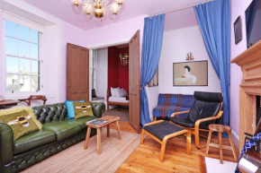 JOIVY Iconic Colorful 2-bed Home on the Royal Mile